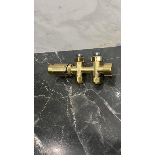 Gouden radiator aansluitset Recht voor radiatoren met onder aansluiting t.b.v 15 mm buis